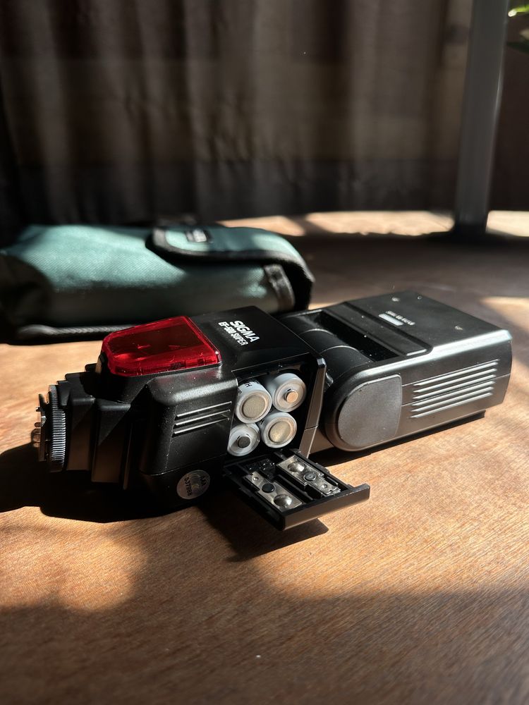 Flash Sigma EF-500 com pilhas