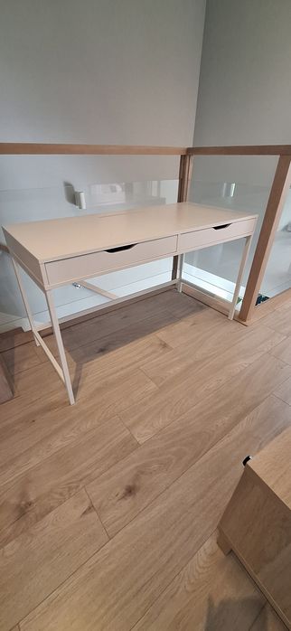 Biurko Alex IKEA – białe, nowoczesne, z dwiema szufladami