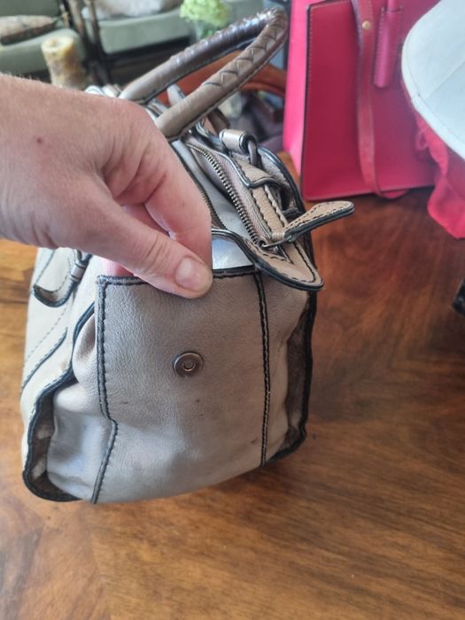 Роскошная сумкаТоут необычного цвета и дорогими деталями Liebeskind Be