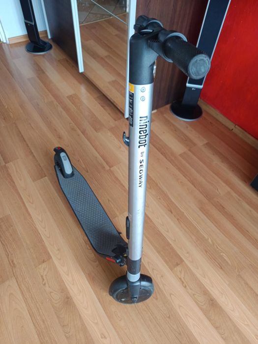 Segway Ninebot ES2 - składana podstawa