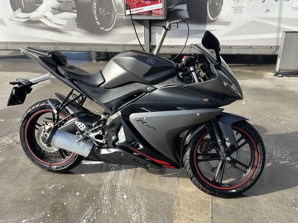 Yamaha YZF R125.