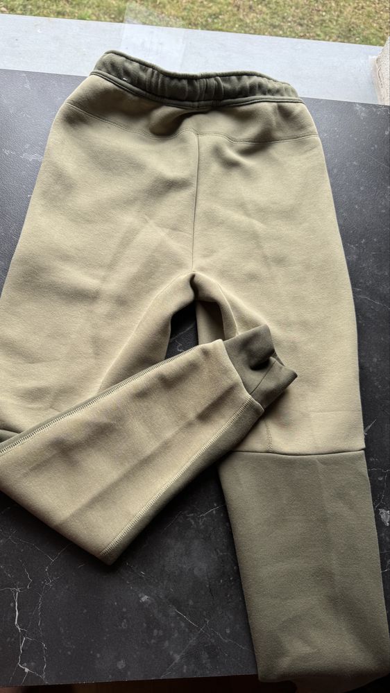 Nike Tech Fleece Joggers Oliwkowe | Rozmiar XS | Nowe, oryginalne
