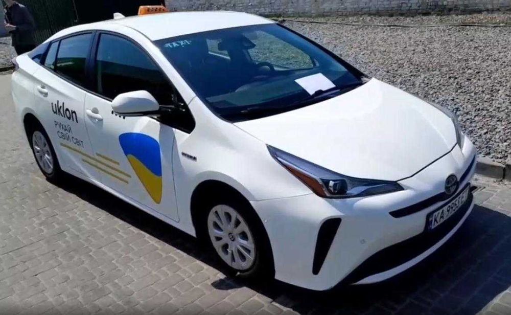 Оренда авто Toyota Prius Hybrid 2019.  Ліцензія таксі.