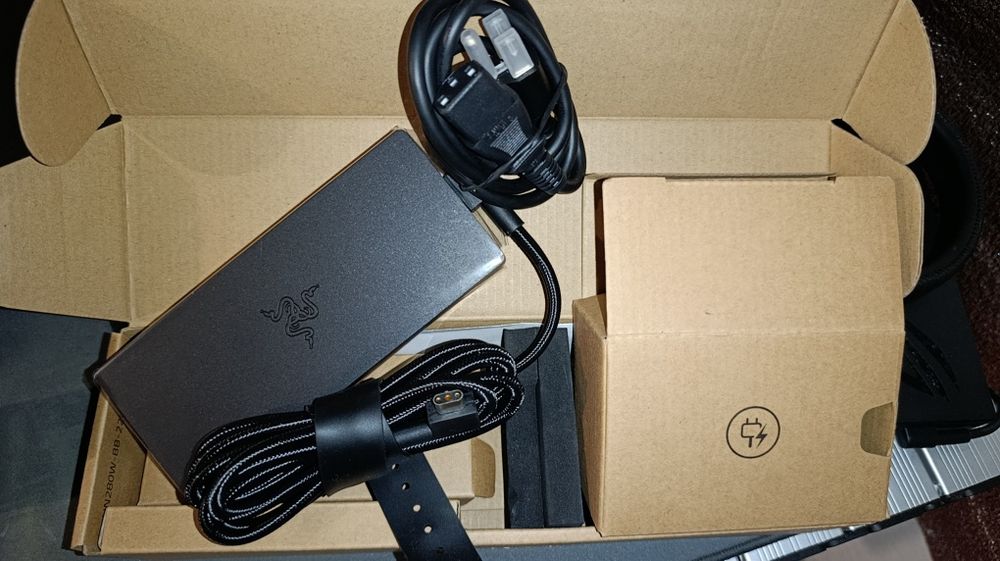 Razer 280w gan power adapter ( блок живлення)