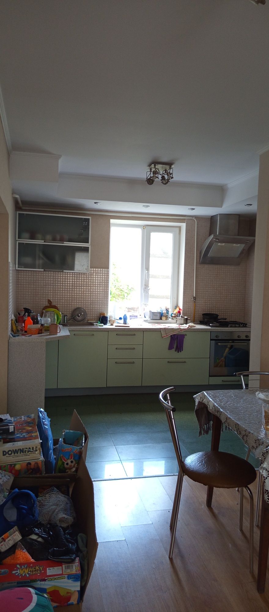 Продається новий чудовий будинок в передмісті  , котеджного типу