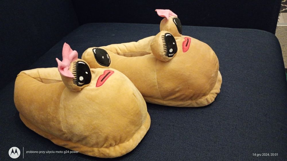 Kapcie damskie Pou rozmiar 40/41