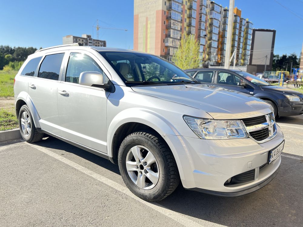 Автомобіль Dodge Journey