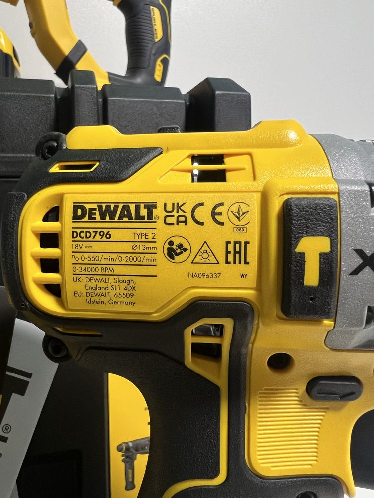 Перфоратор Dewalt DCH263 шуруповерт DCD796