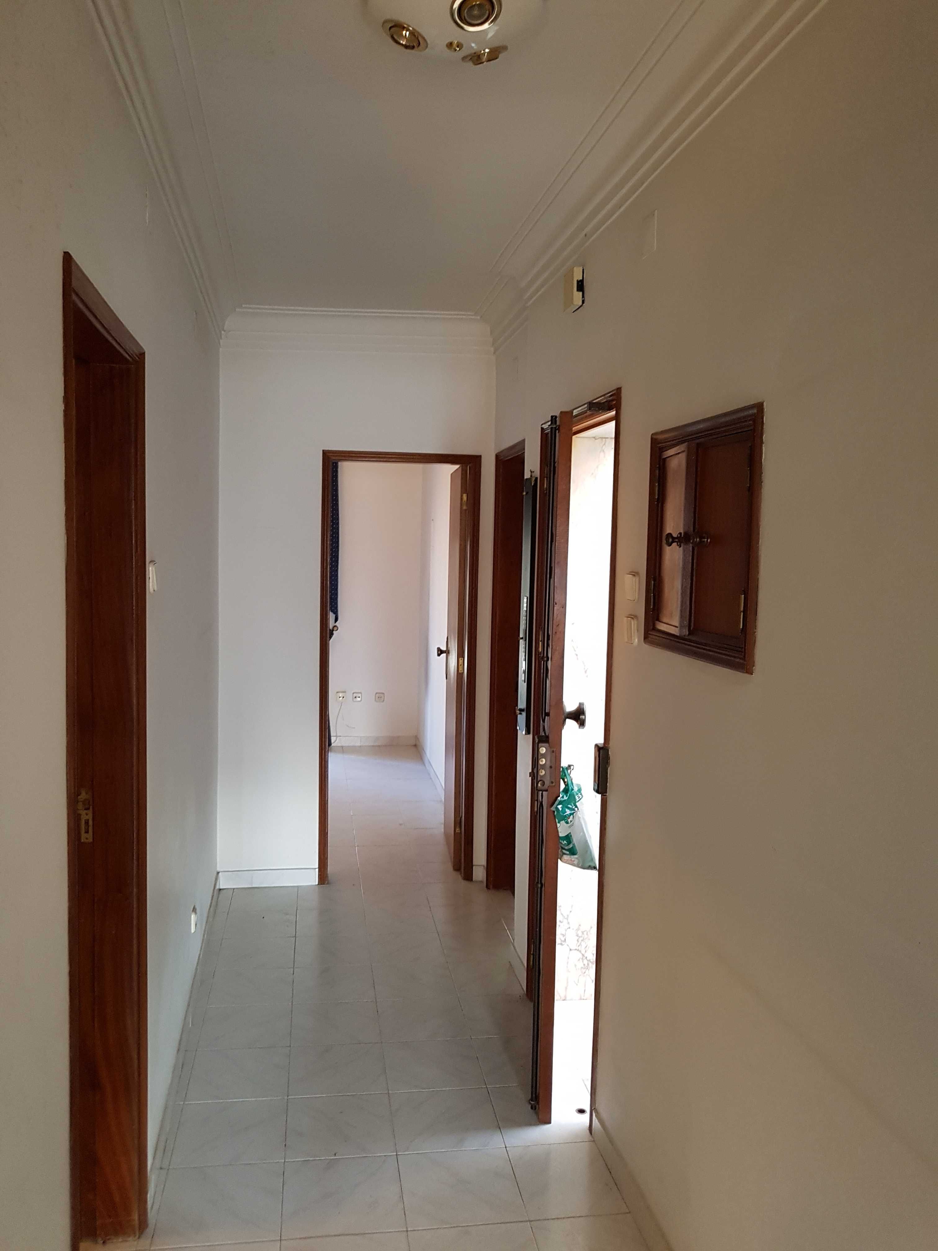 Arrendo T2 no Centro da Amadora