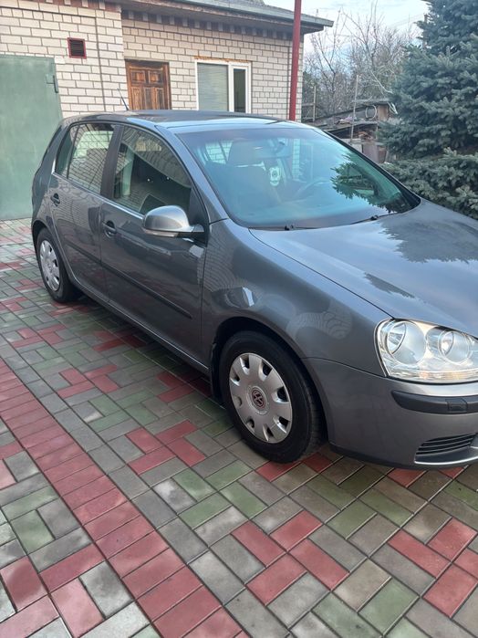 Продам Volswagen Golf 5 1.6 MPI