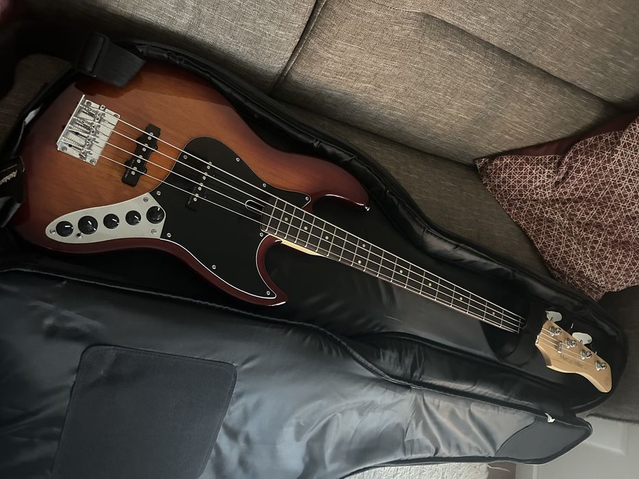 Baixo Marcus Miller V3 + gig bag Armour