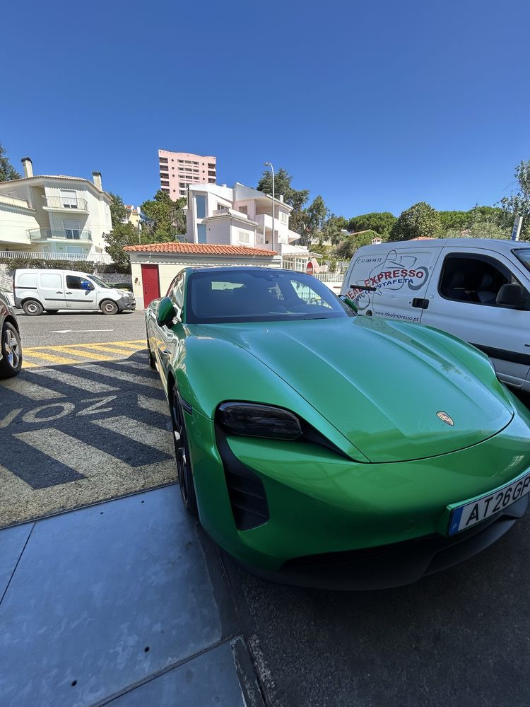 Porsche taycan gts