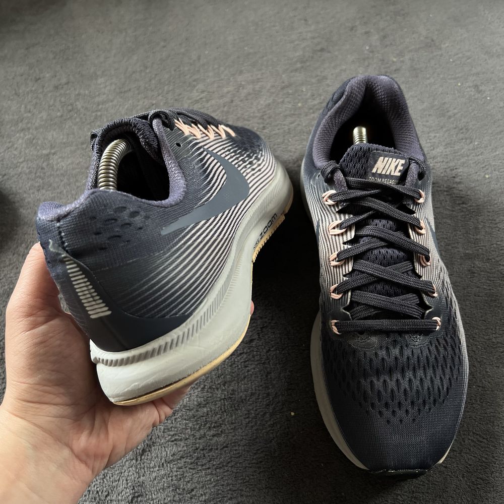 Жіночі кросівки Nike ZOOM pegasus 34. P. 39.