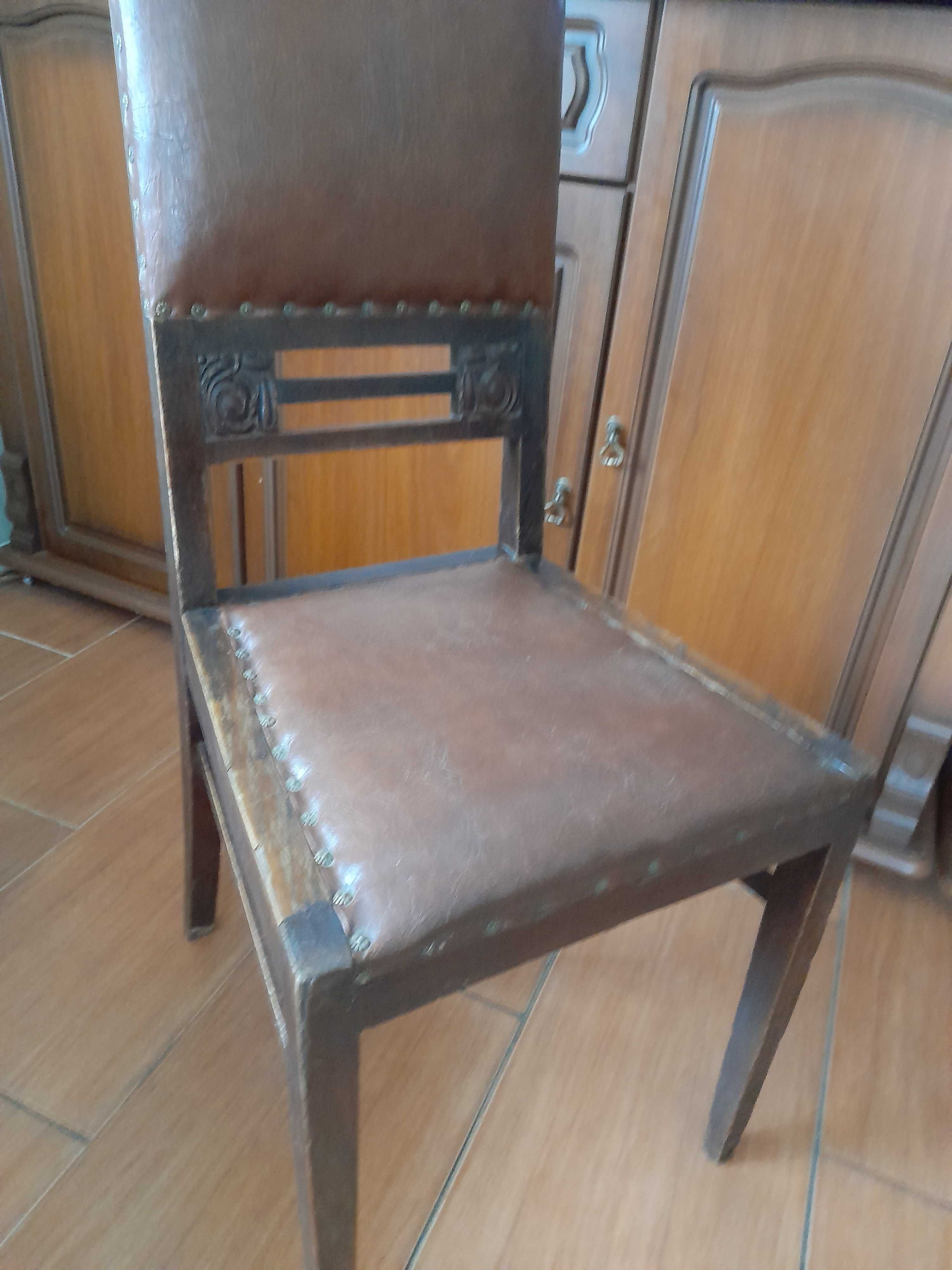 krzesło drewniane ,skóra ,stare
