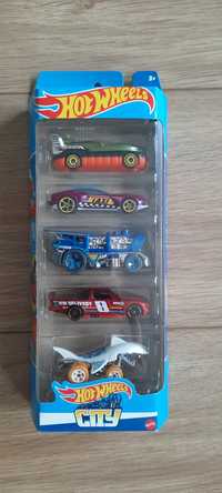 Zestaw 5-ciu aut Hot Wheels .