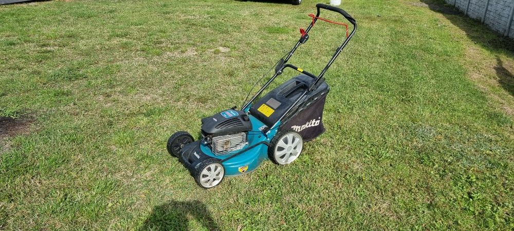 Kosiarka spalinowa Makita PLM4617