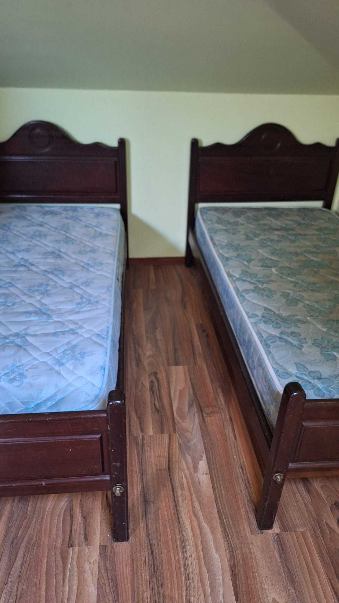 2 camas individuais em mogno + oferta dos colchões (usados)