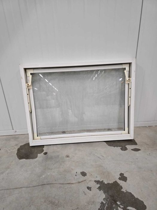 Okna PCV inwentarskie 2 szybowe uchylne 100x80cm z parapetem