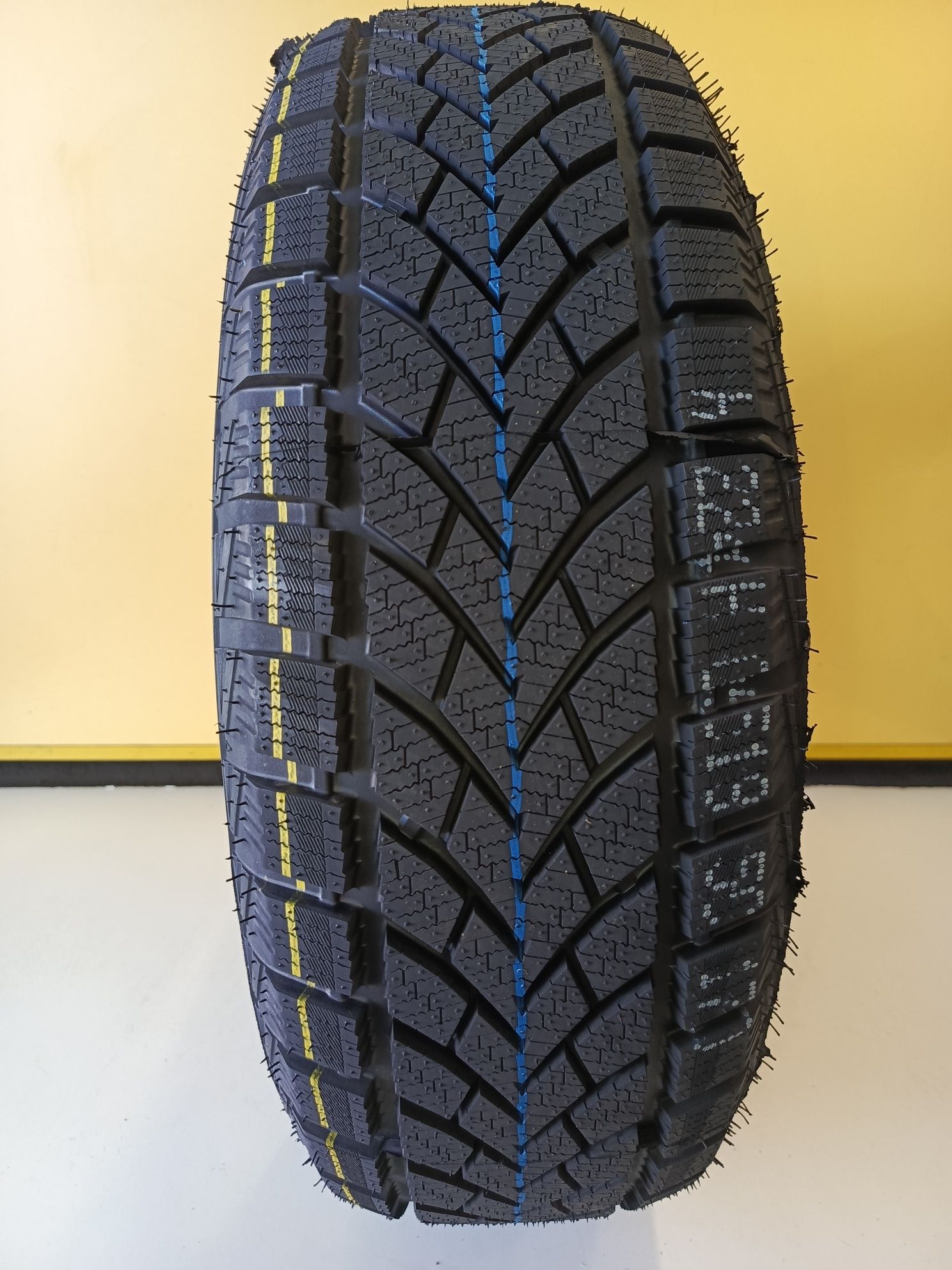 Opony NOWE zimowe WINDFORCE 215/60/17
