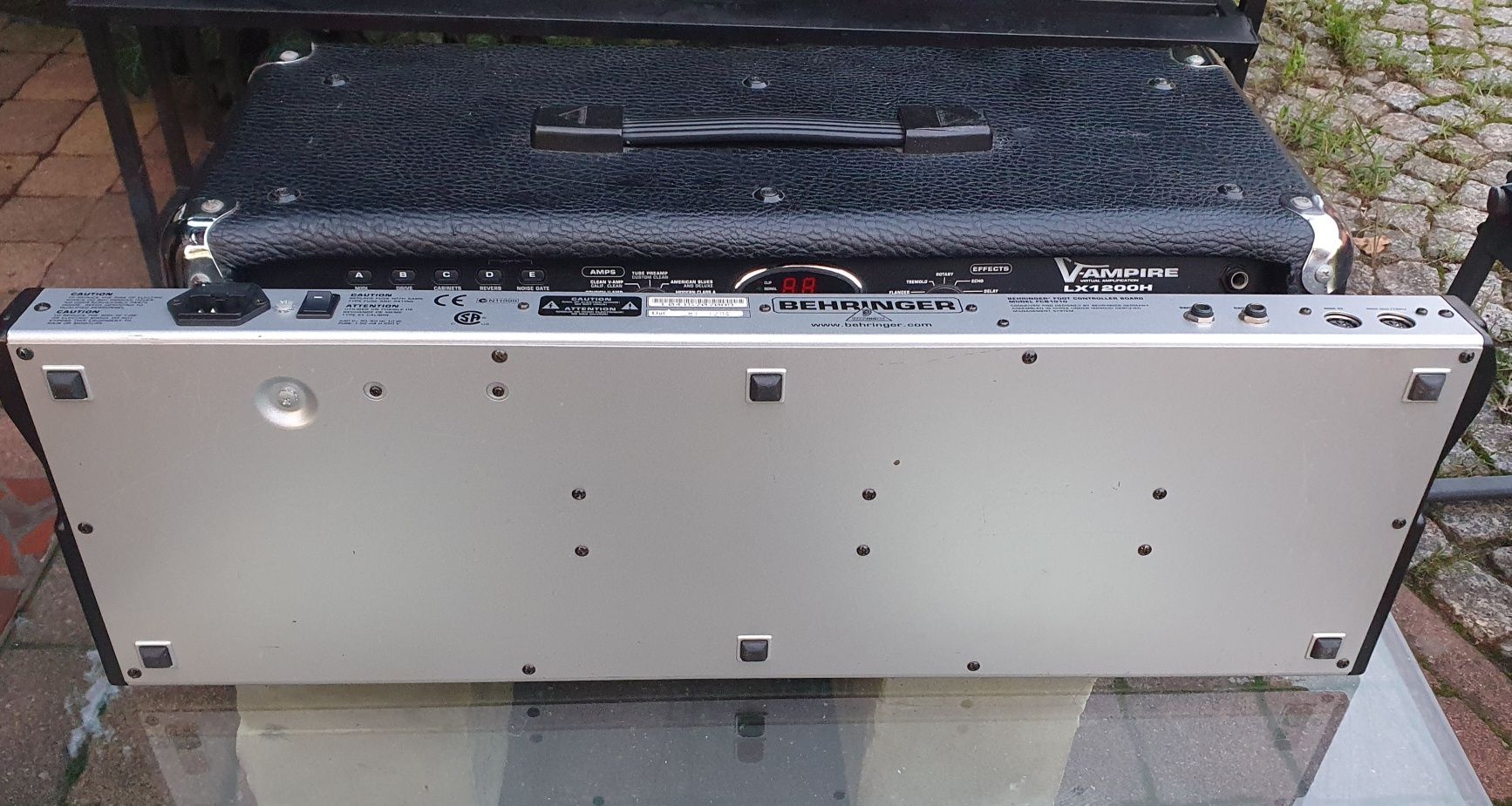 Behringer FCB1010 - kontroler nożny MIDI
