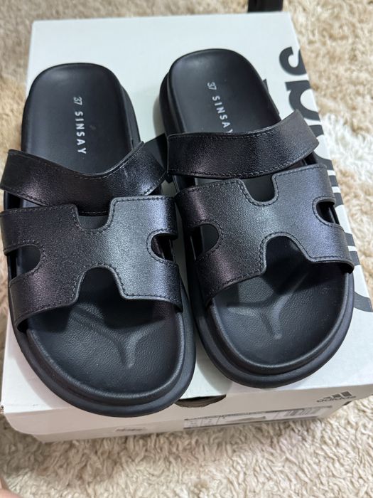 шльопанці сандалі босоніжки