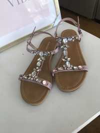Skórzane sandały z kryształami