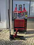 Kit par oficina carrinho de 7 gavetas e macaco e preguiças novos