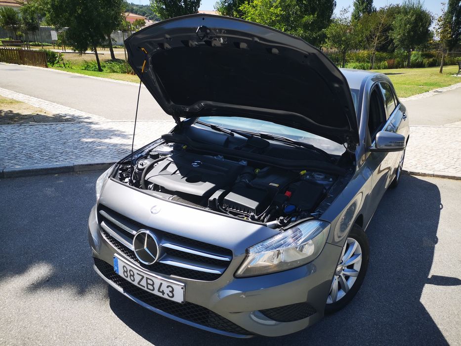 Mercedes classe A 180d cinzento Económico Gasóleo