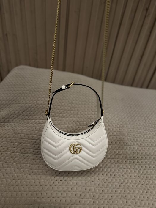 Сумка Gucci Marmont half moon mini