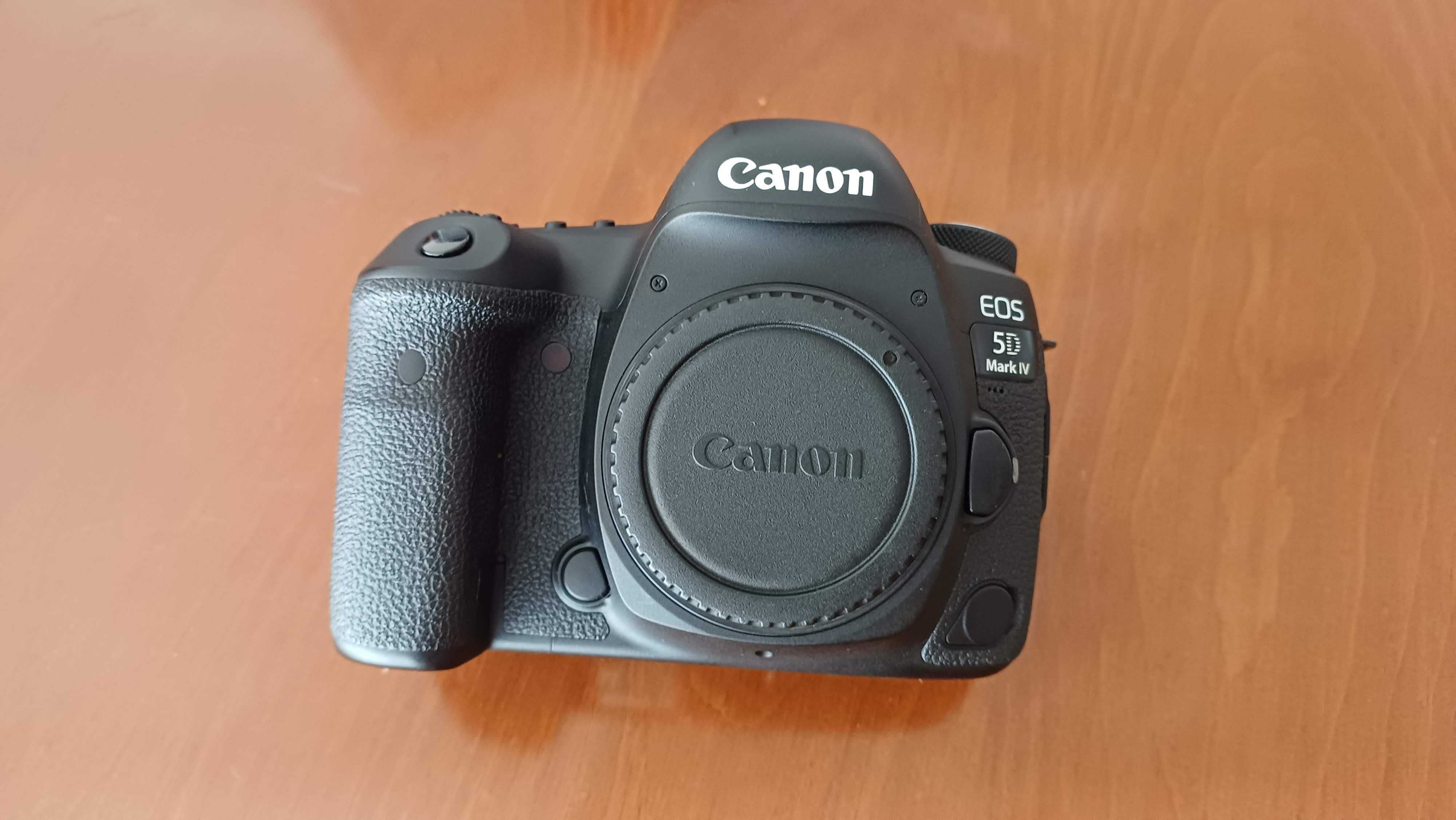 Canon 5D Mark IV + Extras