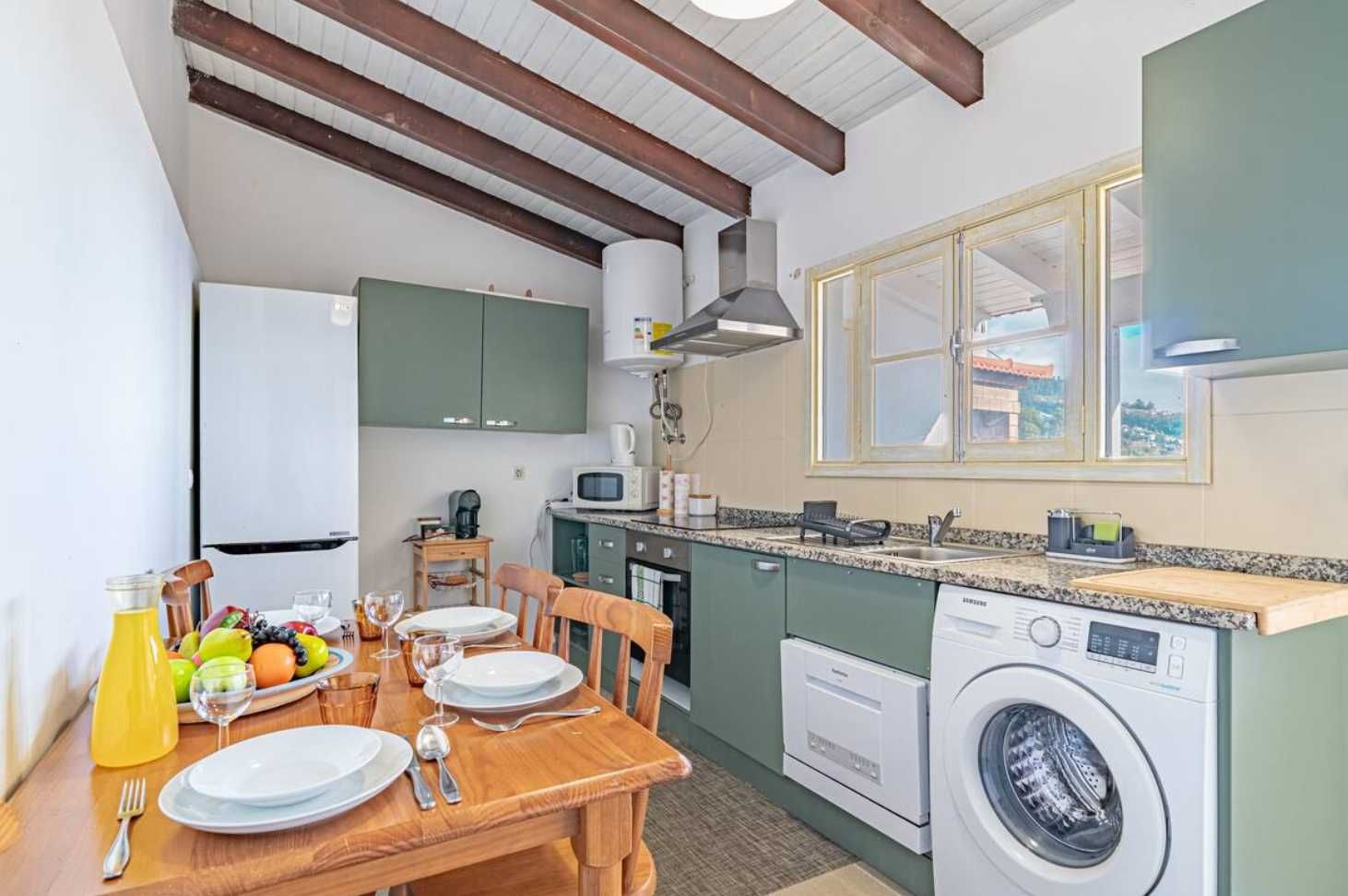 Quinta com 2 casas e 3000m2 na Calheta