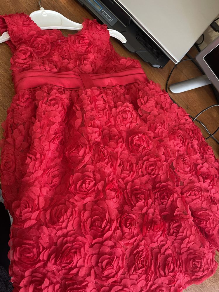 Красное платье и туфли на 2 годика +-
