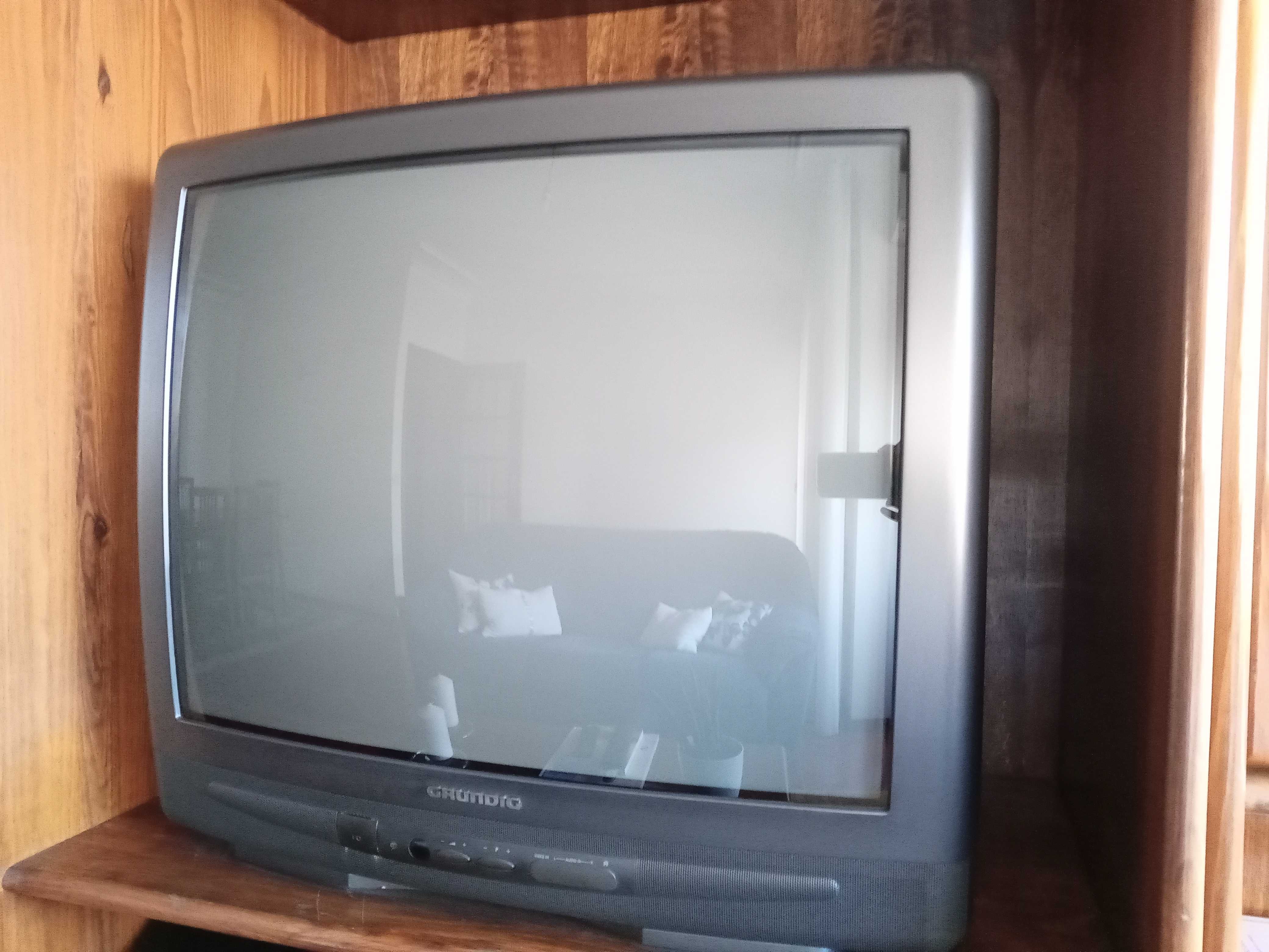 Televisão + Comando Grundig