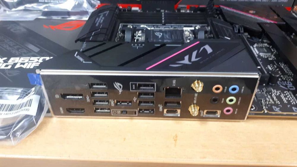 Материнська плата ASUS ROG Strix B650E-F Gaming WiFi