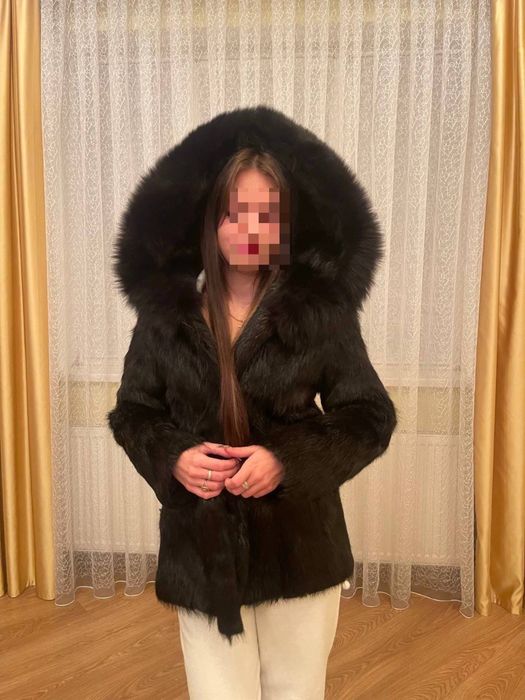 Натуральна Нутрієва напівшубка з капішоном, поясом.