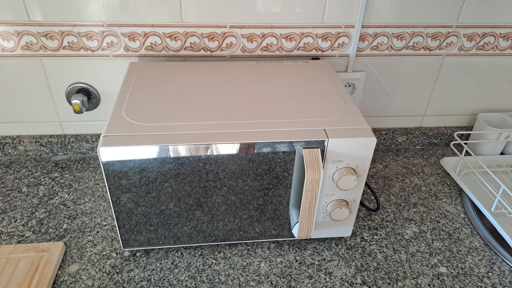 Microondas como novo, tem garantia, comprado ha um ano.