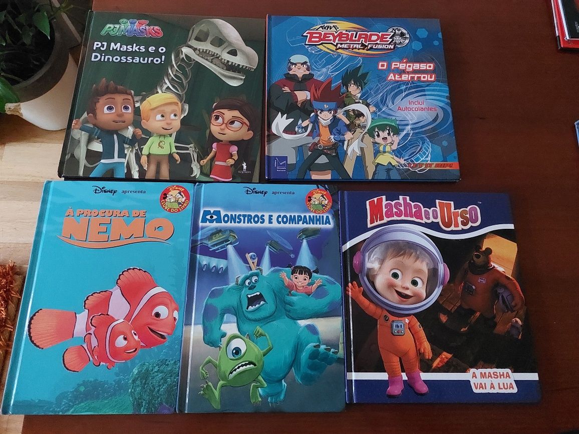 Vários livros de filmes e séries para crianças