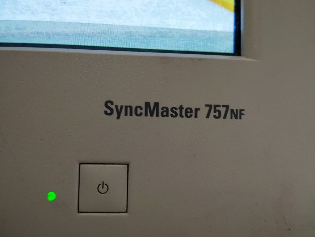 Продам монитор Samsung SyncMaster 757NF