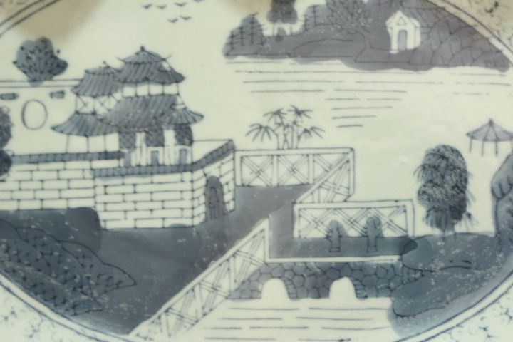 Travessa Chinesa Ondulada Decoração a azul com paisagem e pagodes XX