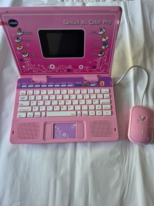 Różowy laptop edukacyjny