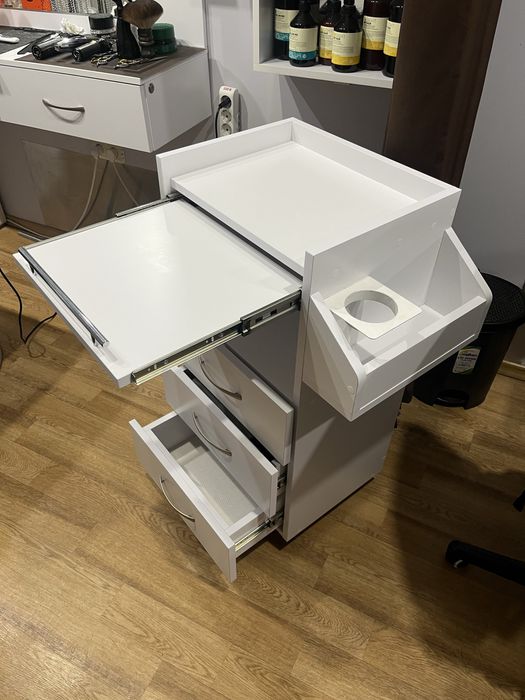 Тележка парикмахерская