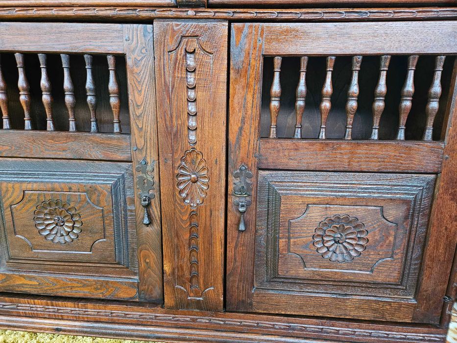 Móvel muito antigo em madeira maciça - óptimo estado geral