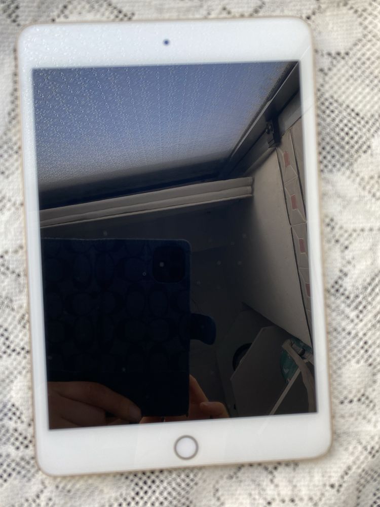 ipad mini 4 128GB  （cor dourada ）