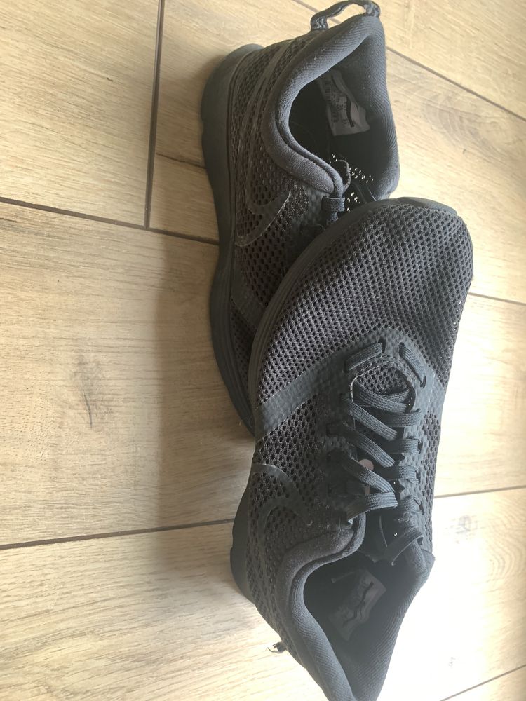 Buty Nike chłopięce roz. 36