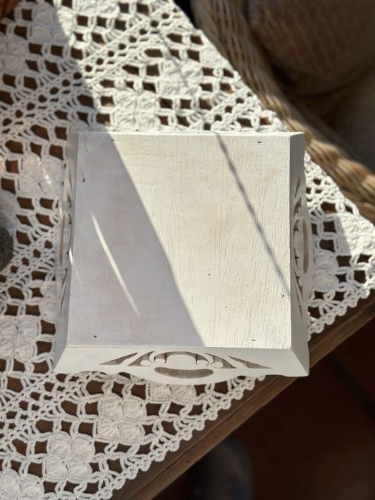 Despeja bolsos em madeira trabalhada