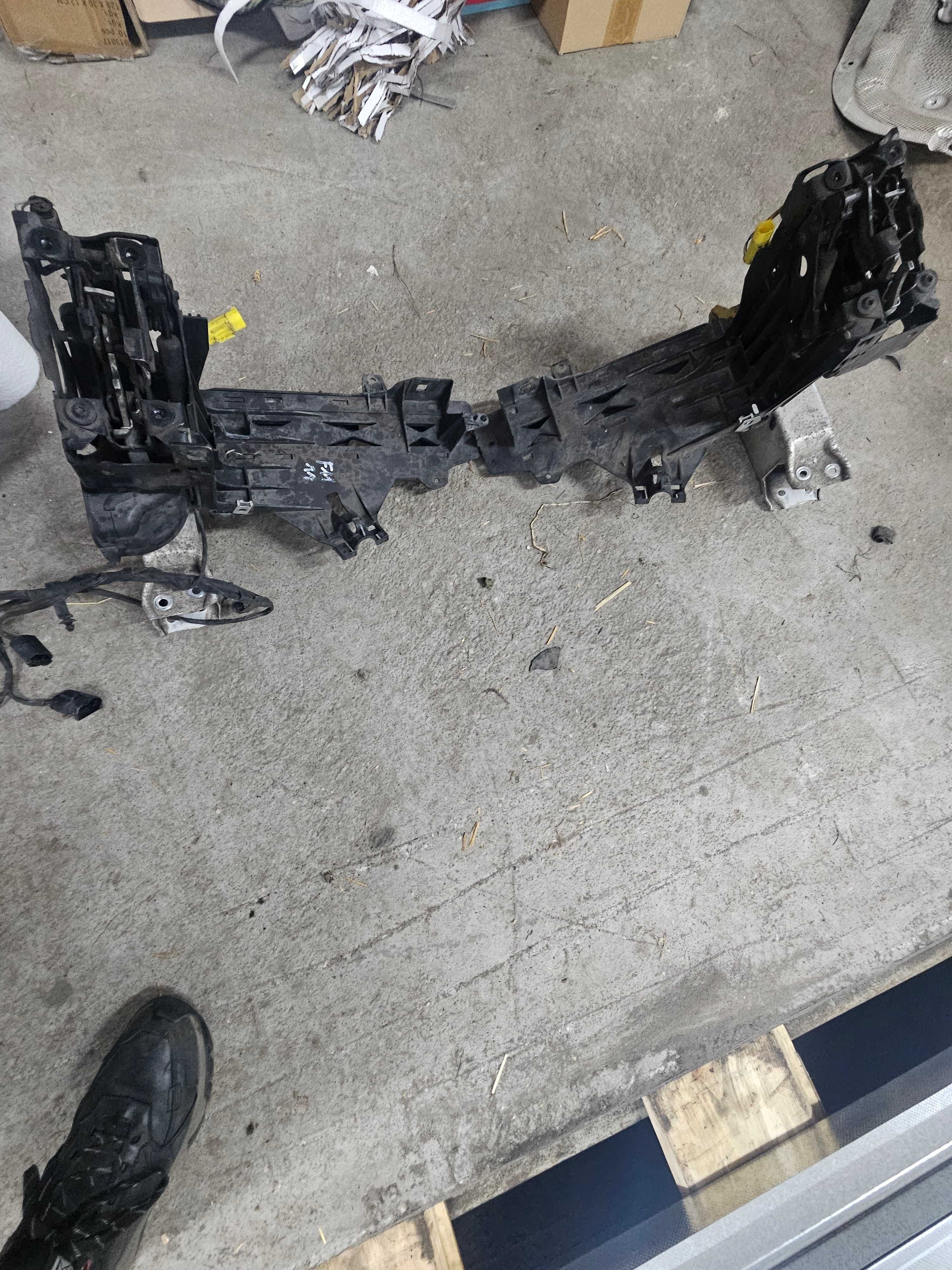 Mocowanie Lampy Prawy Lewy Reflektora Okular BMW F10 F11 2.0D Części