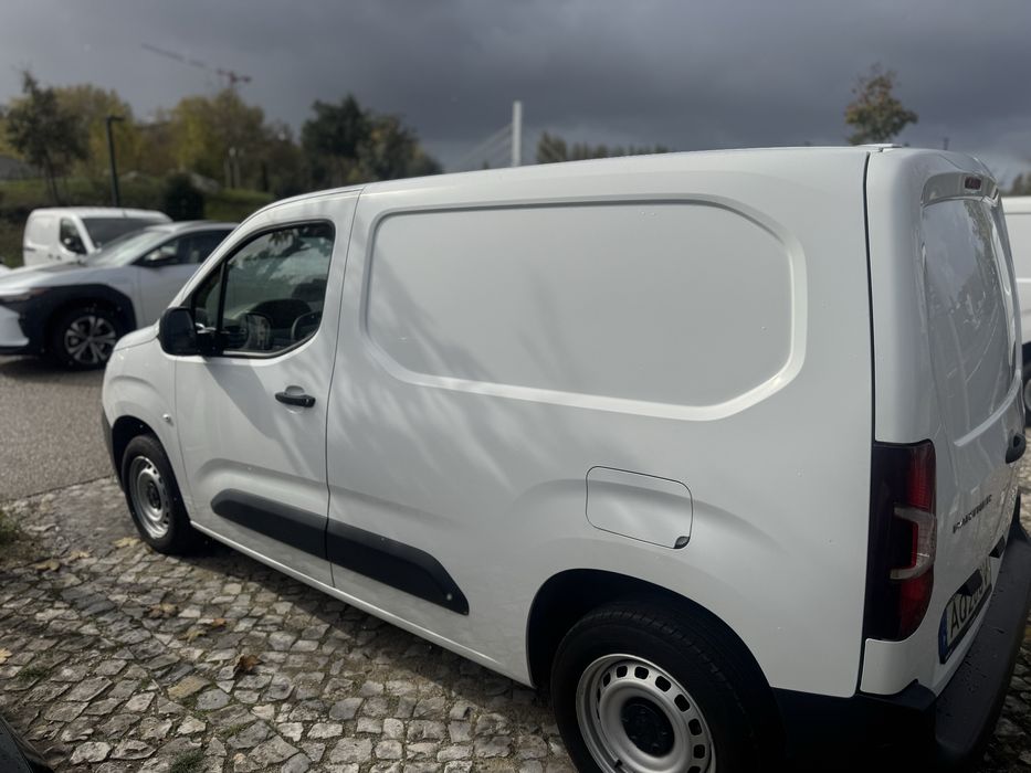 Peugeot Partner 1.5 HDI 2022  **NACIONAL**6 veloc. preco P/ Comercio