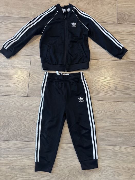 Dres Adidas Originals. Rozmiar 98. Kolor czarny