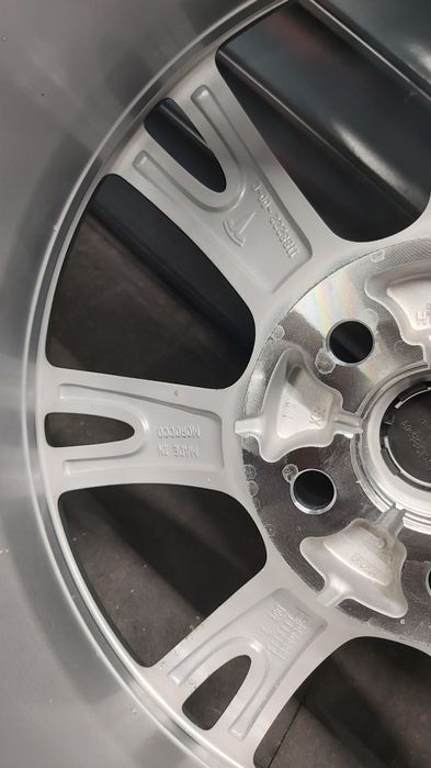 Nowe Koła Zimowe Tesla Y  255 45 R19   2024 OEM
