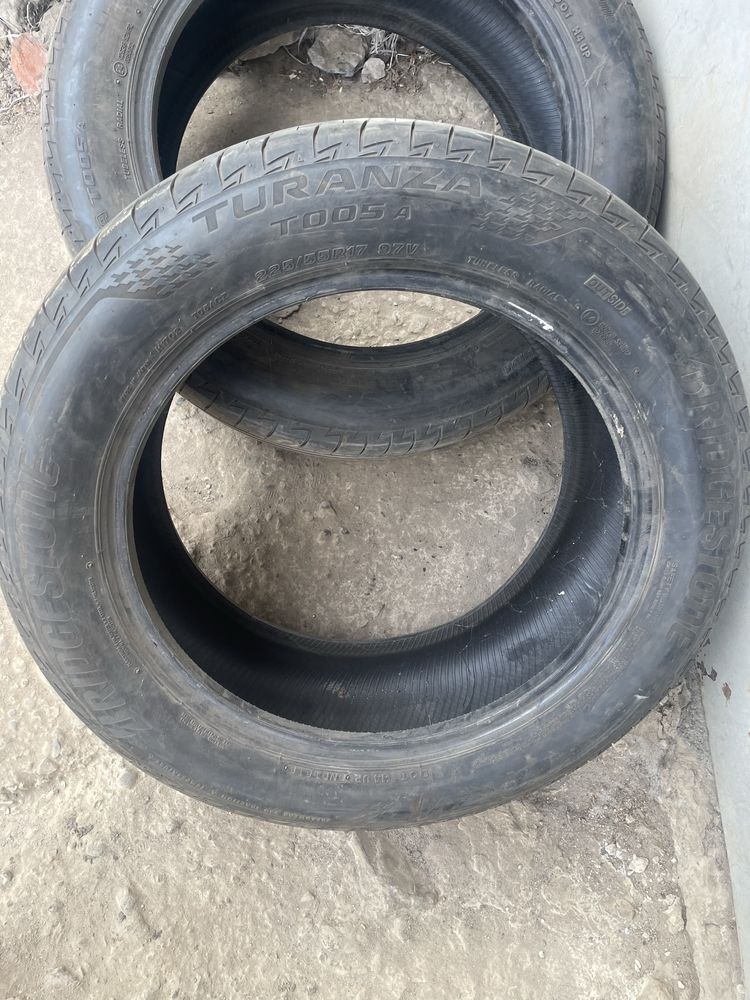 Резина 225/55 R17 2шт. Bridgestone